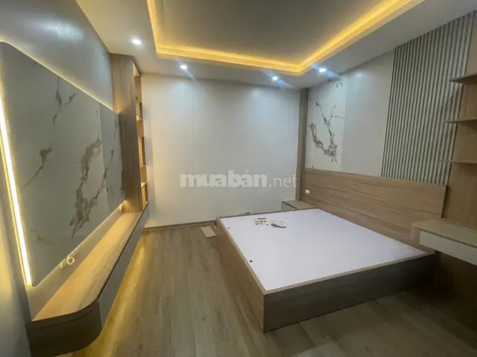 Nhà riêng mới tinh thang máy ngõ 42 phố thịnh liệt gần giáp nhị dt65m2