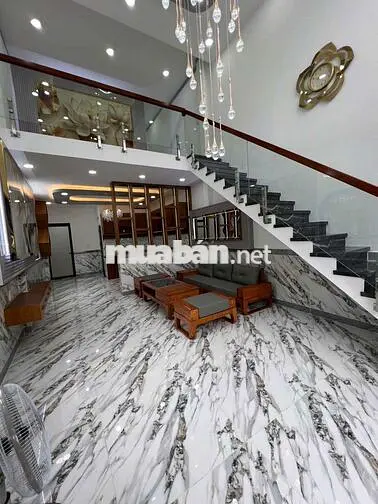 Nhà mặt tiền 4 phòng ngủ thoáng mát 1 nhà Bà Điểm Đường Phan Văn Hớn