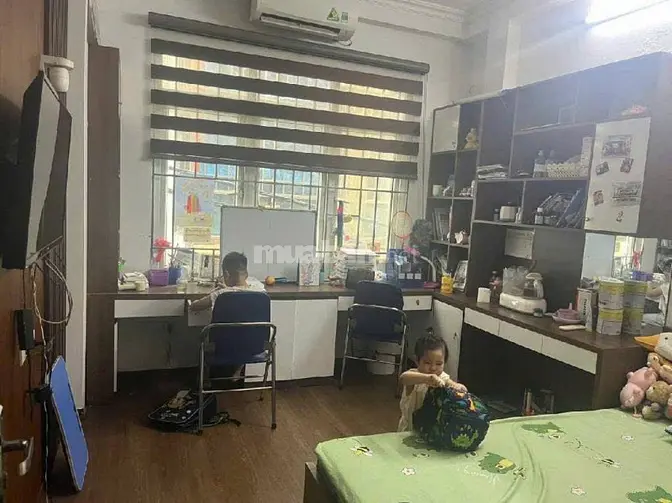 Bán nhà Trần Duy Hưng, 5 tầng 51m2, ngõ thông, gần phố lớn, ở luôn