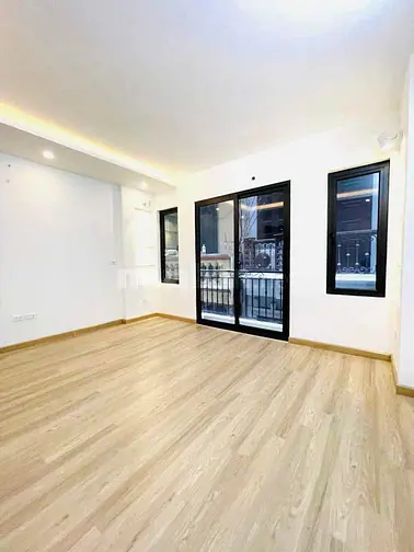 Nhà đẹp Lạc Long Quân về ở luôn hoặc cho thuê 250tr. DT 40m2 x 5 tầng