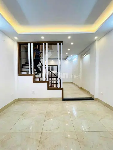 Nhà đẹp Lạc Long Quân về ở luôn hoặc cho thuê 250tr. DT 40m2 x 5 tầng