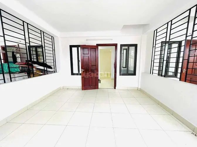 Nhà đẹp Lạc Long Quân về ở luôn hoặc cho thuê 250tr. DT 40m2 x 5 tầng
