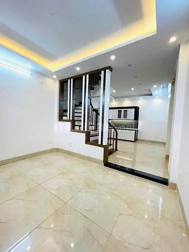 Nhà đẹp Lạc Long Quân về ở luôn hoặc cho thuê 250tr. DT 40m2 x 5 tầng