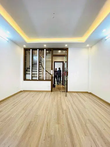 Nhà đẹp Lạc Long Quân về ở luôn hoặc cho thuê 250tr. DT 40m2 x 5 tầng