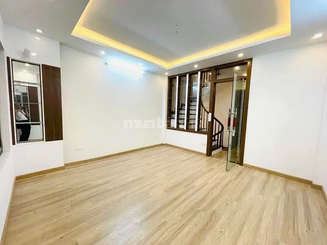Nhà đẹp Lạc Long Quân về ở luôn hoặc cho thuê 250tr. DT 40m2 x 5 tầng