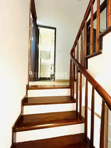 Nhà đẹp Lạc Long Quân về ở luôn hoặc cho thuê 250tr. DT 40m2 x 5 tầng