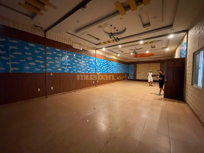 MT3690. CHO THUÊ NHÀ HÀNG tại đường Lê Hồng Phong