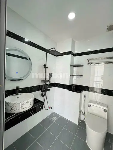 Nhà mới xây hẻm xe hơi, 3 Phòng ngủ lớn, 3 lầu, Q10