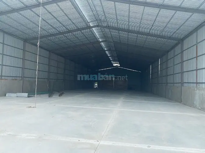 Cho thuê nhà xưởng 600m2 mặt tiền quốc lộ 1a