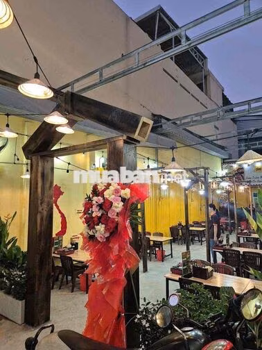 cần tuyển nhân viên phục vụ 17h đến 22h