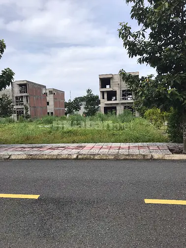 Tôi cần bán lô đất đẹp gần công viên trong khu nhà ở Thăng Long house