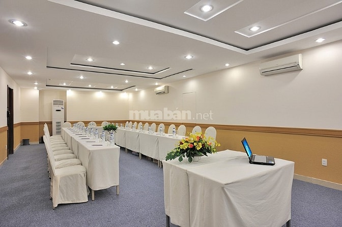 KHÁCH SẠN ELIOS QUẬN 1 TUYẾN NHÂN VIÊN PHỤC VỤ NHÀ HÀNG