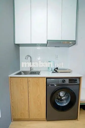 Căn hộ cao cấp ban công, full nội thất, máy hút mùi, máy giặt riêng
