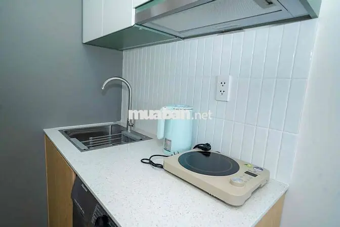 Căn hộ cao cấp ban công, full nội thất, máy hút mùi, máy giặt riêng