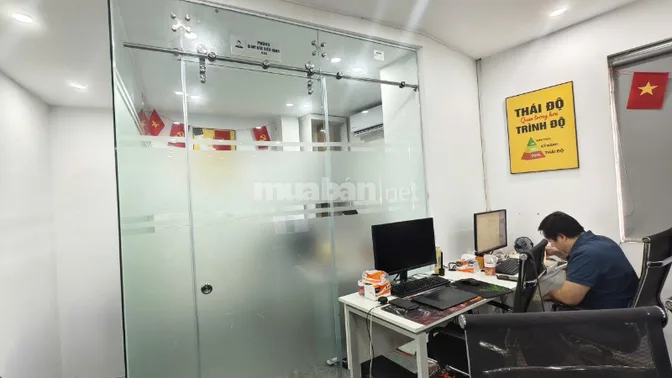 Cho thuê văn phòng 150m2 đầy đủ nội thất 