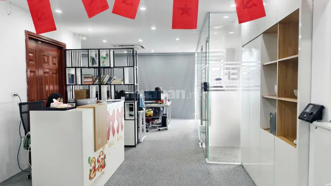 Cho thuê văn phòng 150m2 đầy đủ nội thất 
