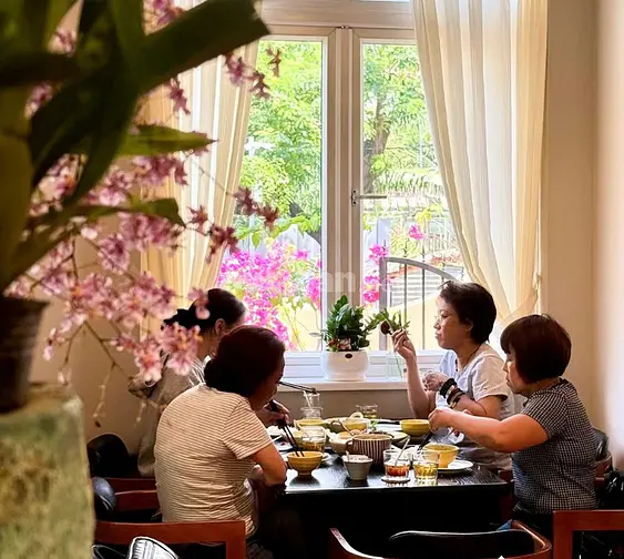 Sang nhượng nhà hàng cao cấp 10x18 căn góc KĐT Phú Mỹ Hưng - Quận 7