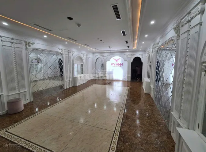 Nhà mặt phố Bùi Thị Xuân 150m 4 tầng mt 6m có thang máy vị trí vàng