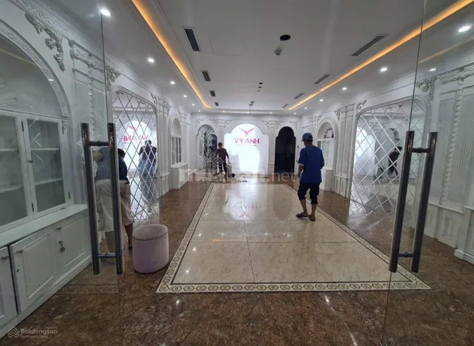 Nhà mặt phố Bùi Thị Xuân 150m 4 tầng mt 6m có thang máy vị trí vàng
