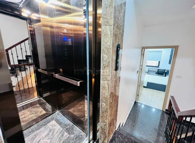 Cho thuê nhà 6 tầng, có thang máy, DT 34 m2x6 tầng, phố Trích Sài