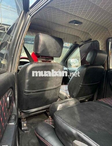 Isuzu Hi-Lander V-spec 8 chỗ màu Đen