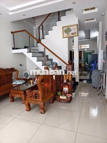 NHÀ 2 LẦU SÂN THƯỢNG - KDC HƯNG PHÚ