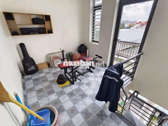 NHÀ 2 LẦU SÂN THƯỢNG - KDC HƯNG PHÚ