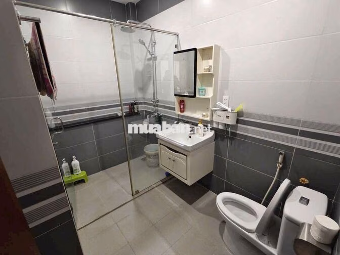 NHÀ 2 LẦU SÂN THƯỢNG - KDC HƯNG PHÚ