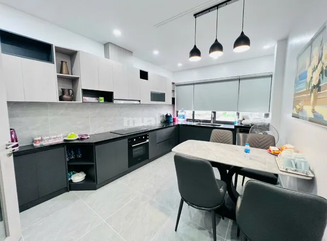 Cho thuê nhà 6 tầng, có thang máy, DT 34 m2x6 tầng, phố Trích Sài