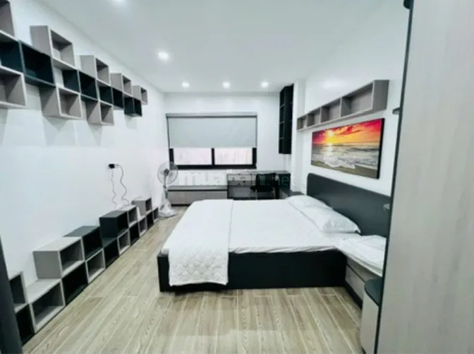 Cho thuê nhà 6 tầng, có thang máy, DT 34 m2x6 tầng, phố Trích Sài