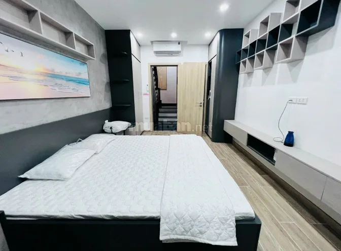 Cho thuê nhà 6 tầng, có thang máy, DT 34 m2x6 tầng, phố Trích Sài