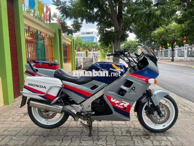 Honda VFR750K Xám, Đỏ, Xanh 46K
