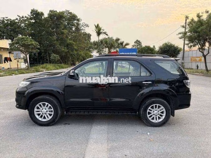 Toyota Fortuner 2014 Số sàn Đen