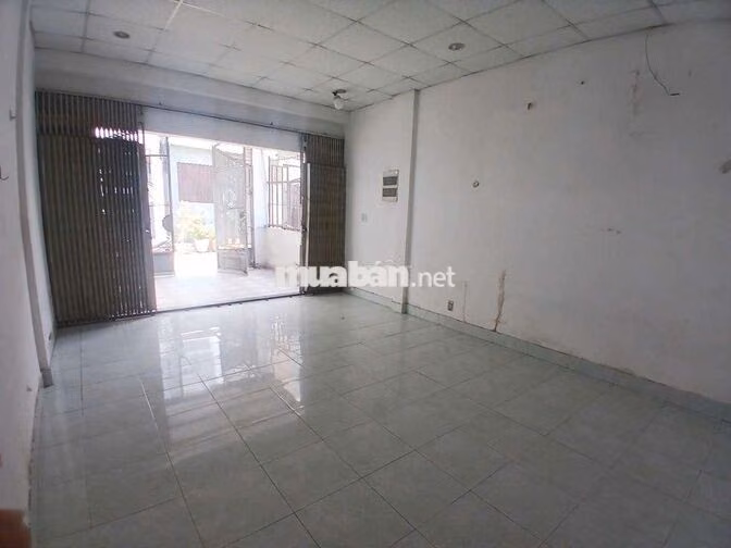 NHÀ 4X20M 2PN ĐANG SƠN SỮA LẠI MỚI