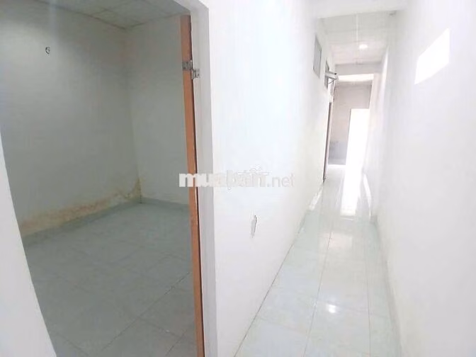 NHÀ 4X20M 2PN ĐANG SƠN SỮA LẠI MỚI
