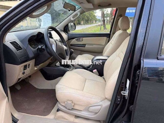 Toyota Fortuner 2014 Số sàn Đen