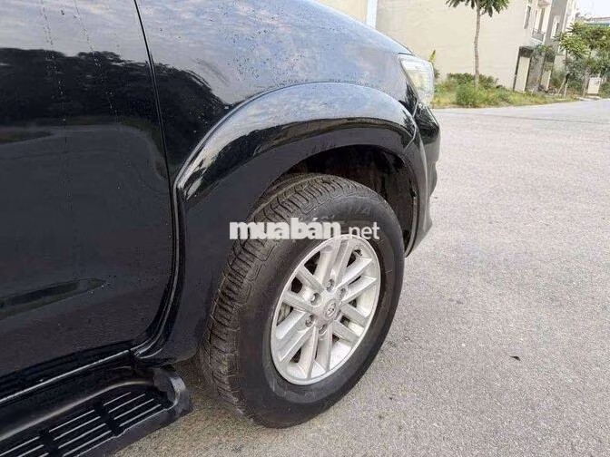 Toyota Fortuner 2014 Số sàn Đen