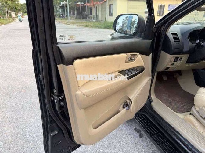 Toyota Fortuner 2014 Số sàn Đen