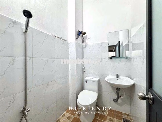 KHPHÒNG TRỌ GÁC - THANG MÁY - Ở ĐƯỢC 3-4 NGƯỜI NGAY TRUNG TÂM QUẬN 5