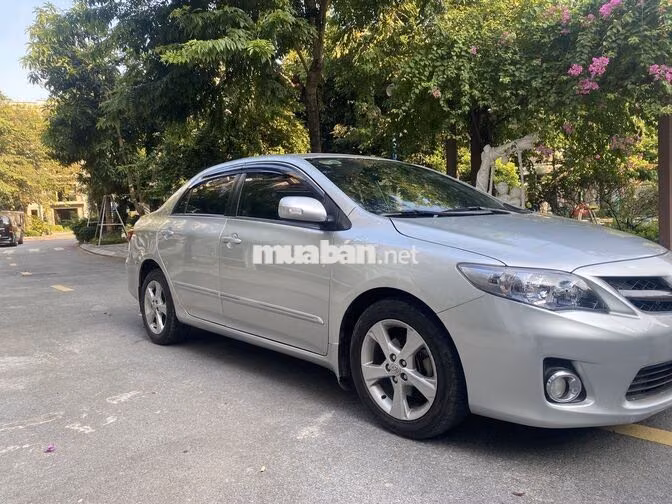 Toyota Corolla Altis 2.0V 2013 bản cao cấp số tđ