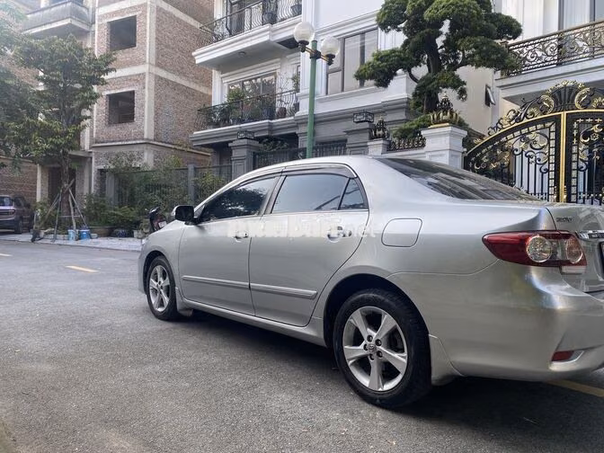 Toyota Corolla Altis 2.0V 2013 bản cao cấp số tđ