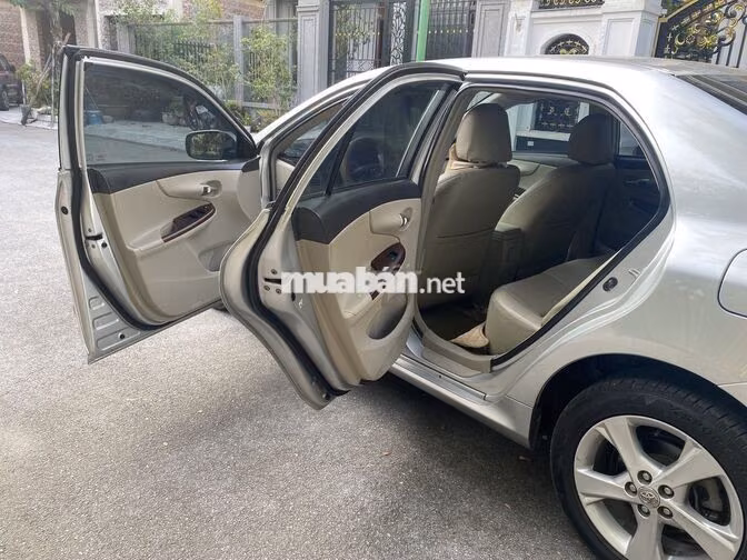Toyota Corolla Altis 2.0V 2013 bản cao cấp số tđ