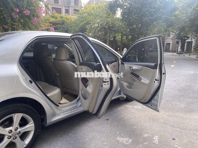 Toyota Corolla Altis 2.0V 2013 bản cao cấp số tđ