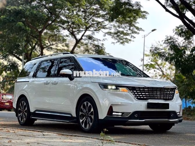 Kia Carnival Premium 2.2D 7S 2023 Trắng 7 chỗ