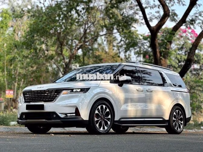 Kia Carnival Premium 2.2D 7S 2023 Trắng 7 chỗ