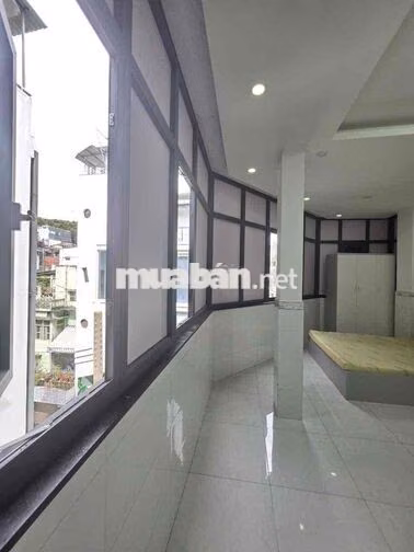 phòng 30m2, đường Nguyễn Thiện Thuật, P.1, Q.3