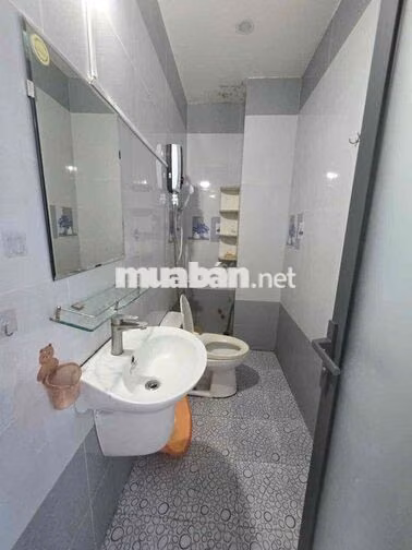 phòng 30m2, đường Nguyễn Thiện Thuật, P.1, Q.3