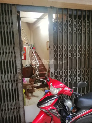 Cần bán căn nhà nhỏ, 2lầu, 1 sân thượng 