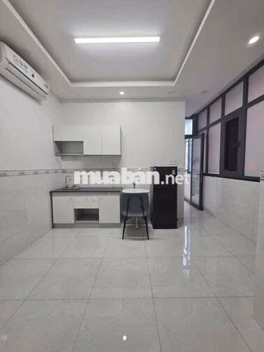 phòng 30m2, đường Nguyễn Thiện Thuật, P.1, Q.3