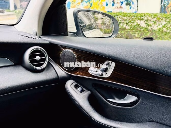 Mercedes-Benz GLC200 2022 Trắng